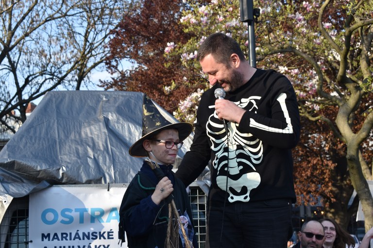 Čarodějnice se slétly na Mariánském náměstí a pokořily rekord