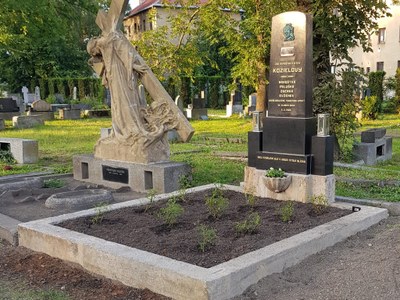 Hrob utopených dětí na mariánskohorském hřbitově opravil nový vlastník