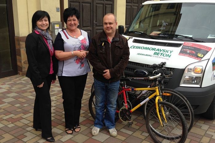 Kola z Mariánských Hor putují do Afriky