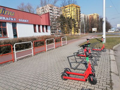 Letos si můžete vybrat mezi sdílenými koly a koloběžkami