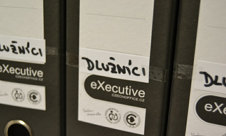 Mariánské Hory a Hulváky postoupí pohledávky za svými dlužníky