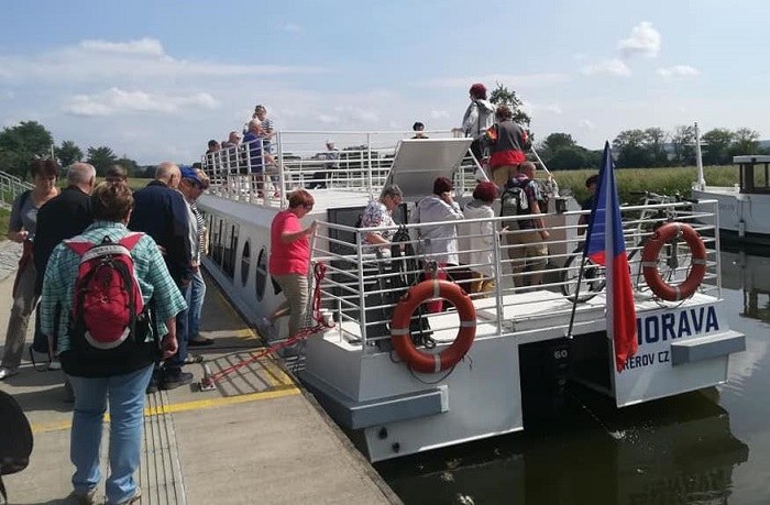 Mariánskohorští senioři se plavili po Baťově kanálu