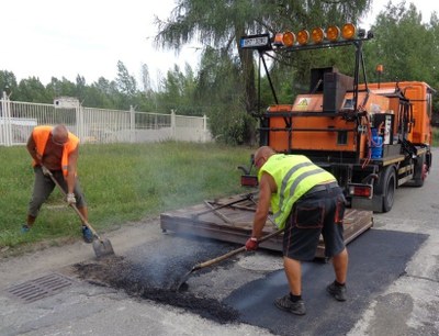 Městský obvod Mariánské Hory a Hulváky zkouší novou technologii na opravy výtluků