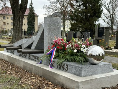 Na mariánskohorském hřbitově byl odhalen památník věnovaný Josefu Suderovi