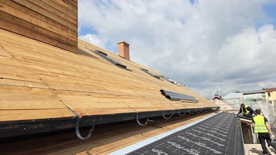 Nová střecha i vnitřní rozvody, práce na Bendlově pokračují další etapou
