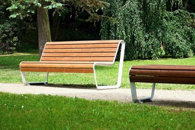 Obyvatelé Mariánských Hor a Hulvák si mohou osvojit lavičku