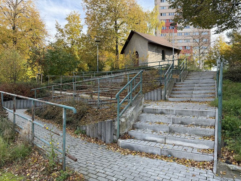 Opravené schodiště u kapličky zlepšilo přístup i vzhled okolí