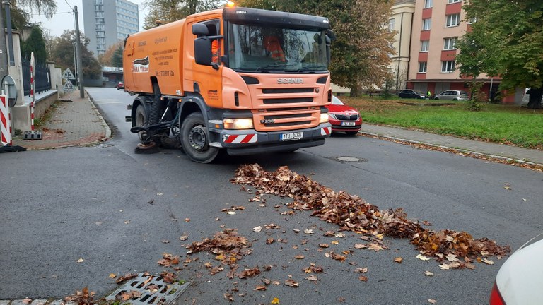 Podzimní čištění místních komunikací