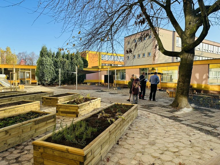 U Základní školy Gen. Janka vznikla unikátní přírodní zahrada