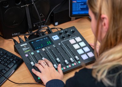V našem obvodu vznikl jedinečný projekt, který studentům mediální tvorby přinese nové možnosti