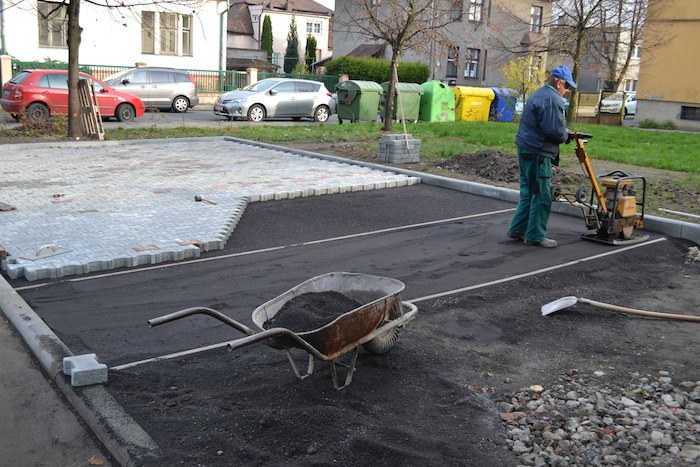 Vnitroblok ulice Klicperova má nová parkovací stání