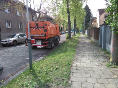 Výzva k dodržování dopravního značení zákazu parkování