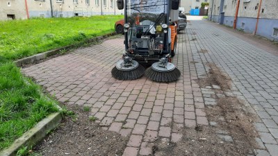 Začalo rajonové čištění komunikací