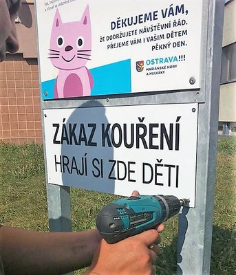 Zákaz kouření u dětských hřišť